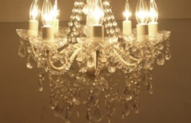 那覇市のプライベートエステサロン《プルメリア》店内のシャンデリア